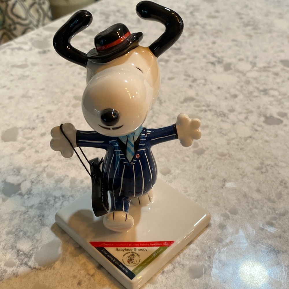 Baby face Snoopy figurine